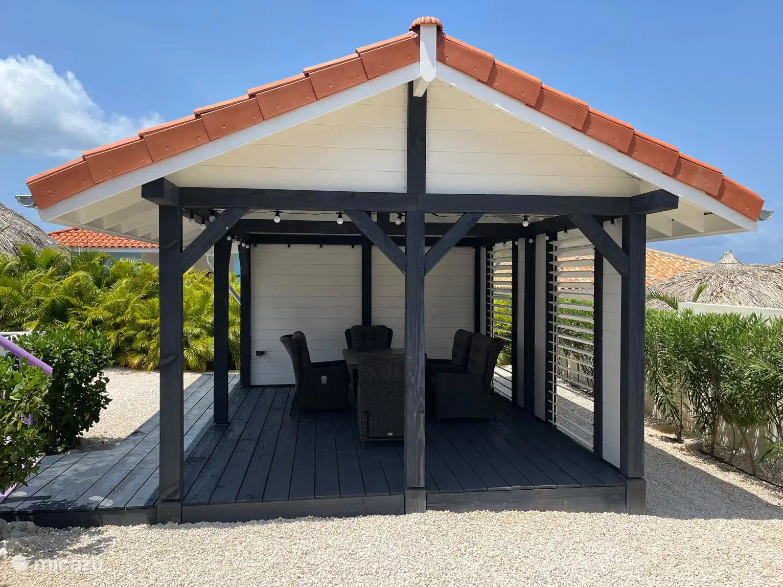 Seitenansicht des Gartendachs.