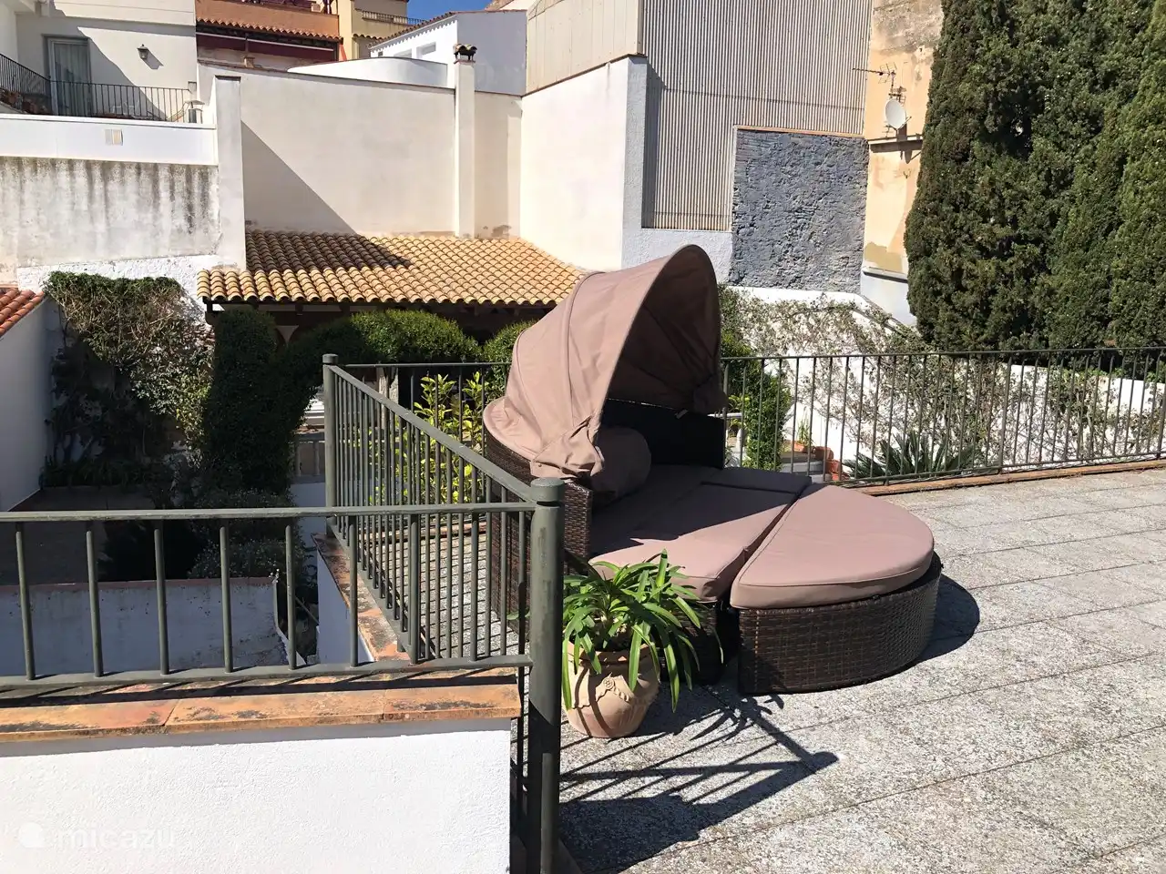 Garden Seating & BBQ area