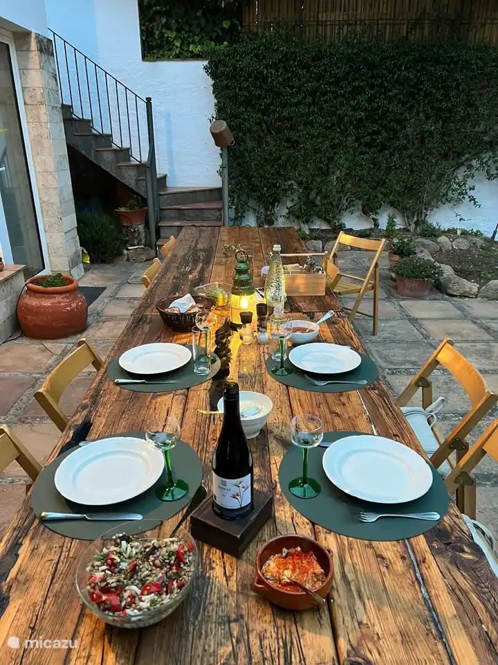 Garden Seating & BBQ area