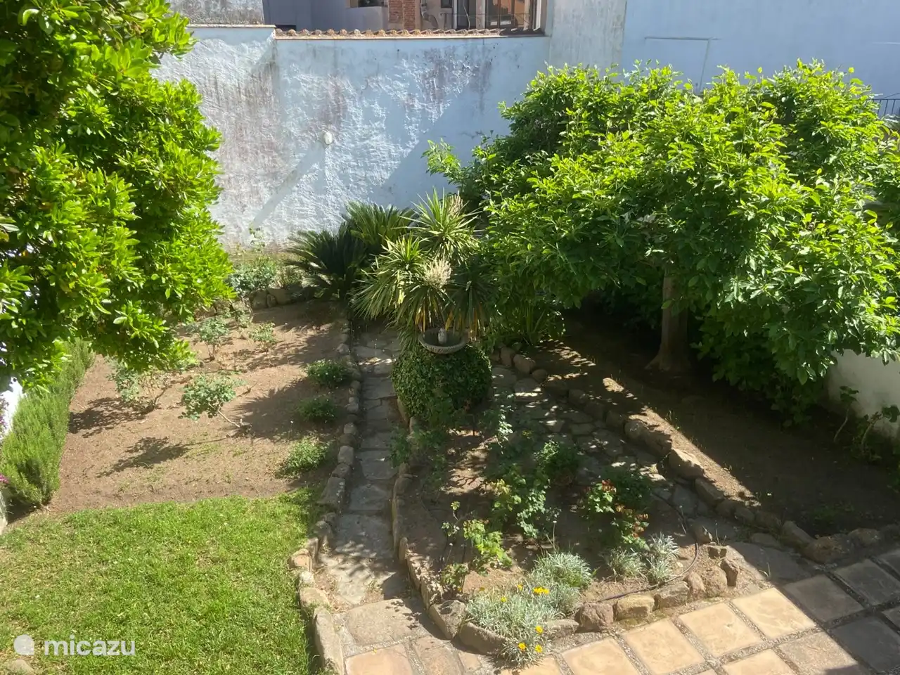 Garden Seating & BBQ area