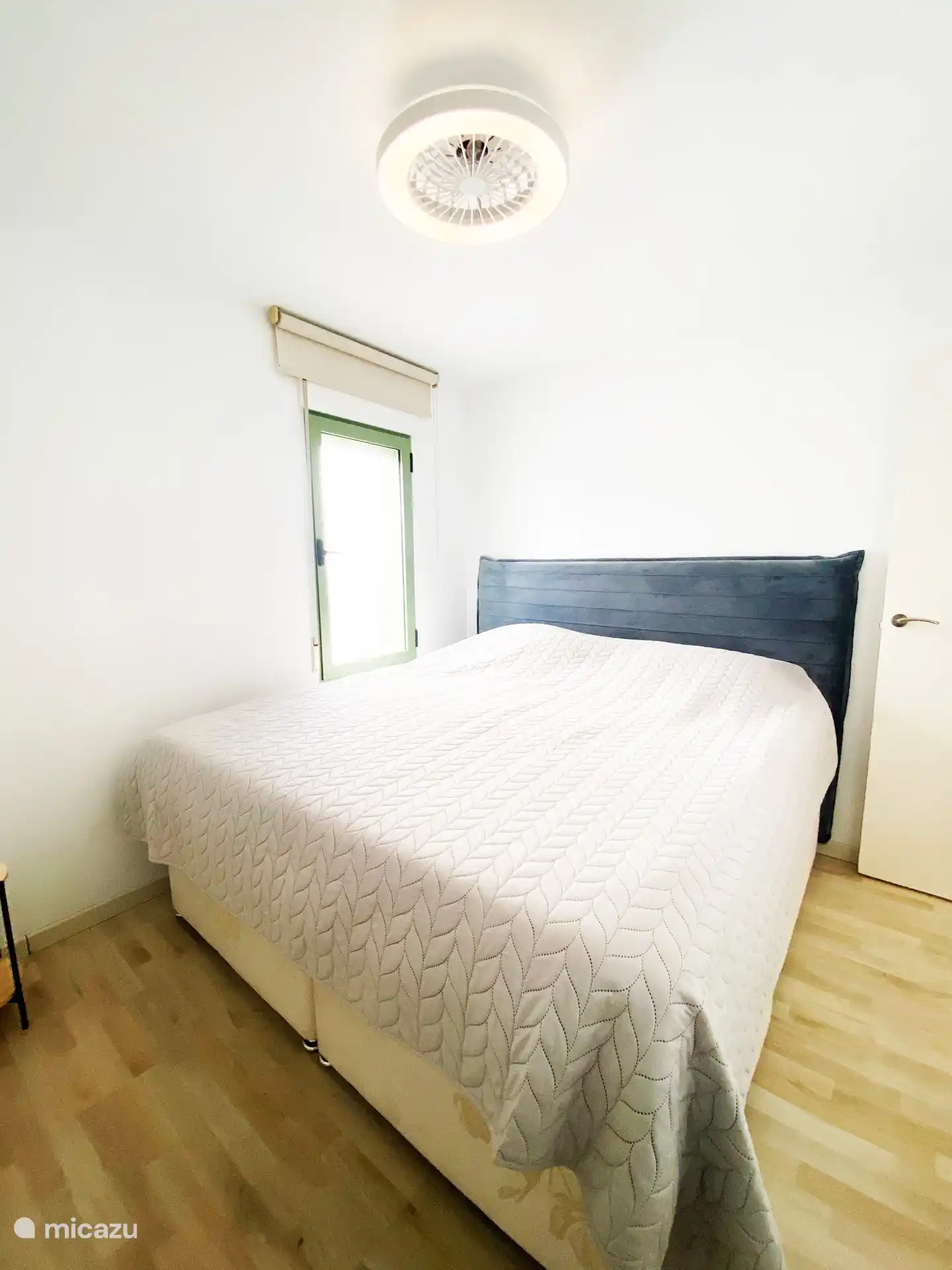 2. Schlafzimmer mit Klimaanlage, 160/200 Bett, Schrank mit Safe.