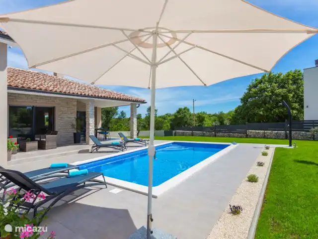 villa huren in Kroatië, Istrië, Barban – Vila Martina buiten zwembad
