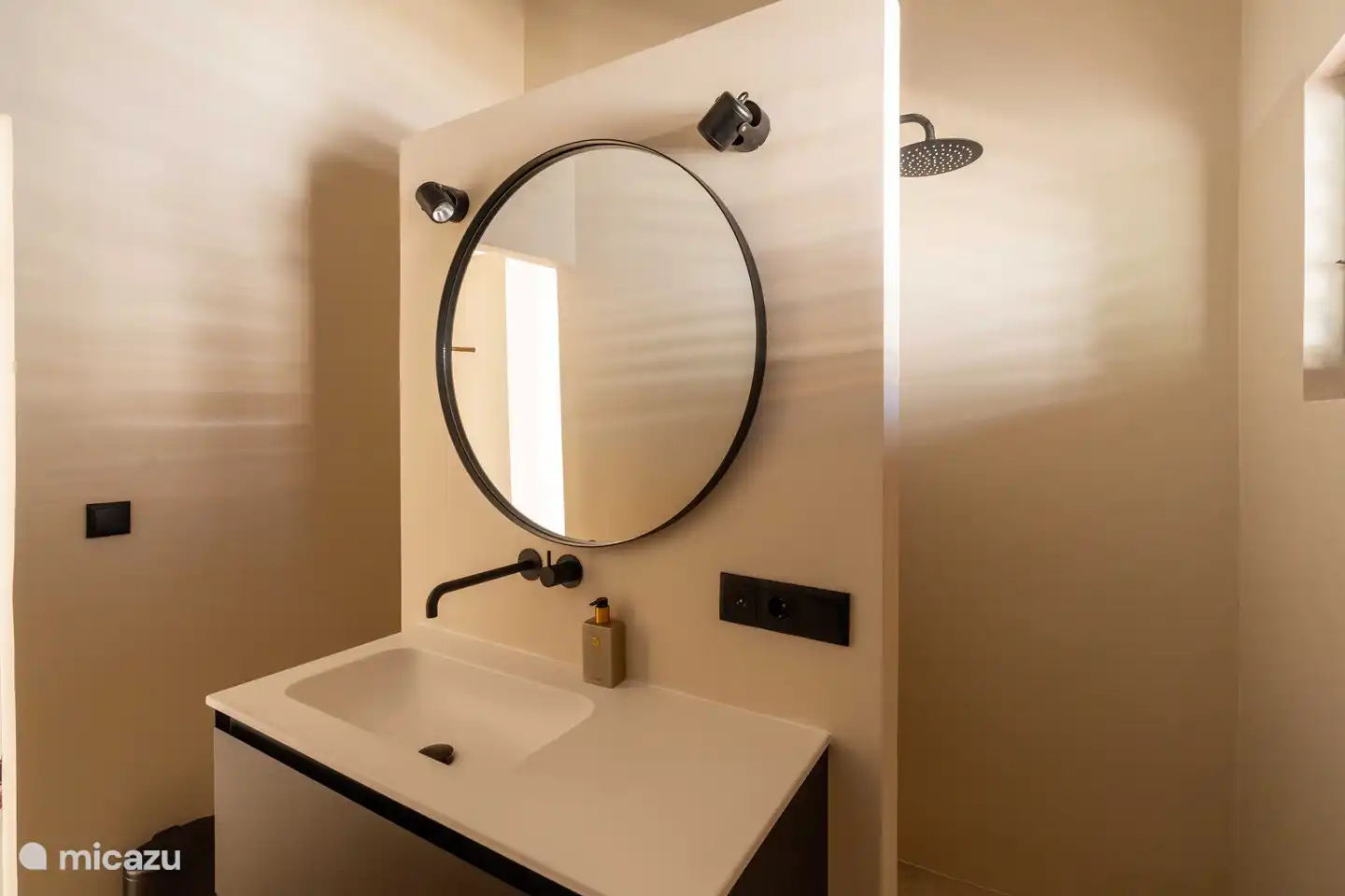 Badezimmer im Hauptschlafzimmer