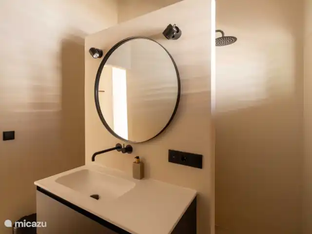 Location de Vacances Curaçao, Banda Ariba (est), Jan Thiel, maison de vacances - Casa Cosi Curaçao - Plage Jan Thiel Salle de bain de la chambre principale