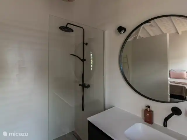 Location de Vacances Curaçao, Banda Ariba (est), Jan Thiel, maison de vacances - Casa Cosi Curaçao - Plage Jan Thiel Salle de bain chambre principale 2