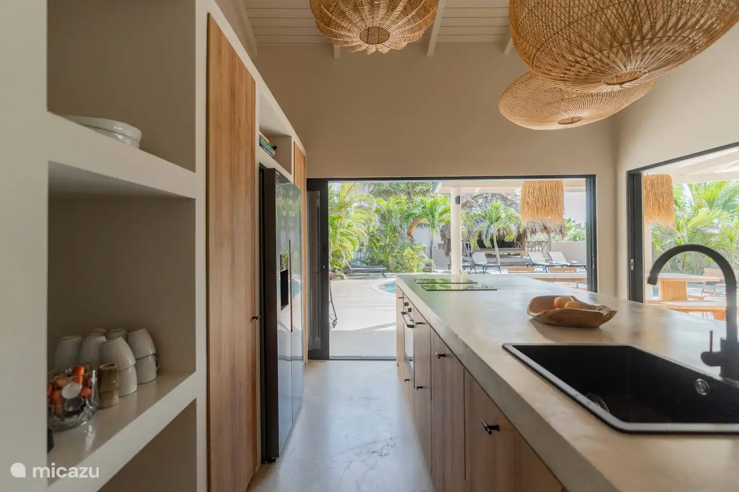 Bei geöffneten Schiebetüren wird die Küche plötzlich zur Outdoor-Küche