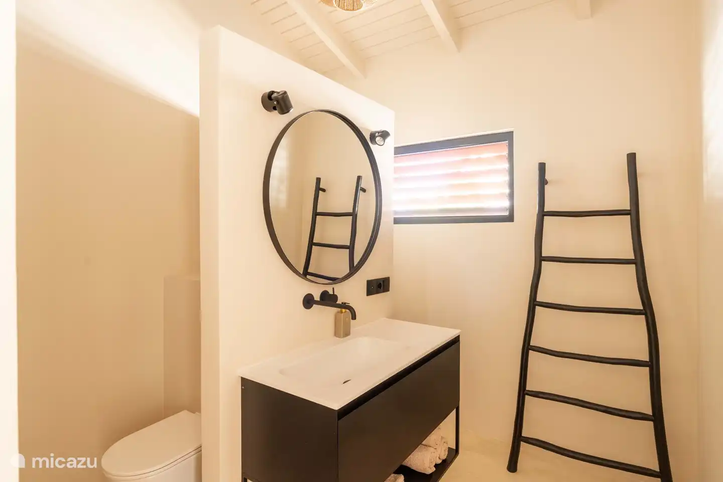 Badezimmer im Hauptschlafzimmer