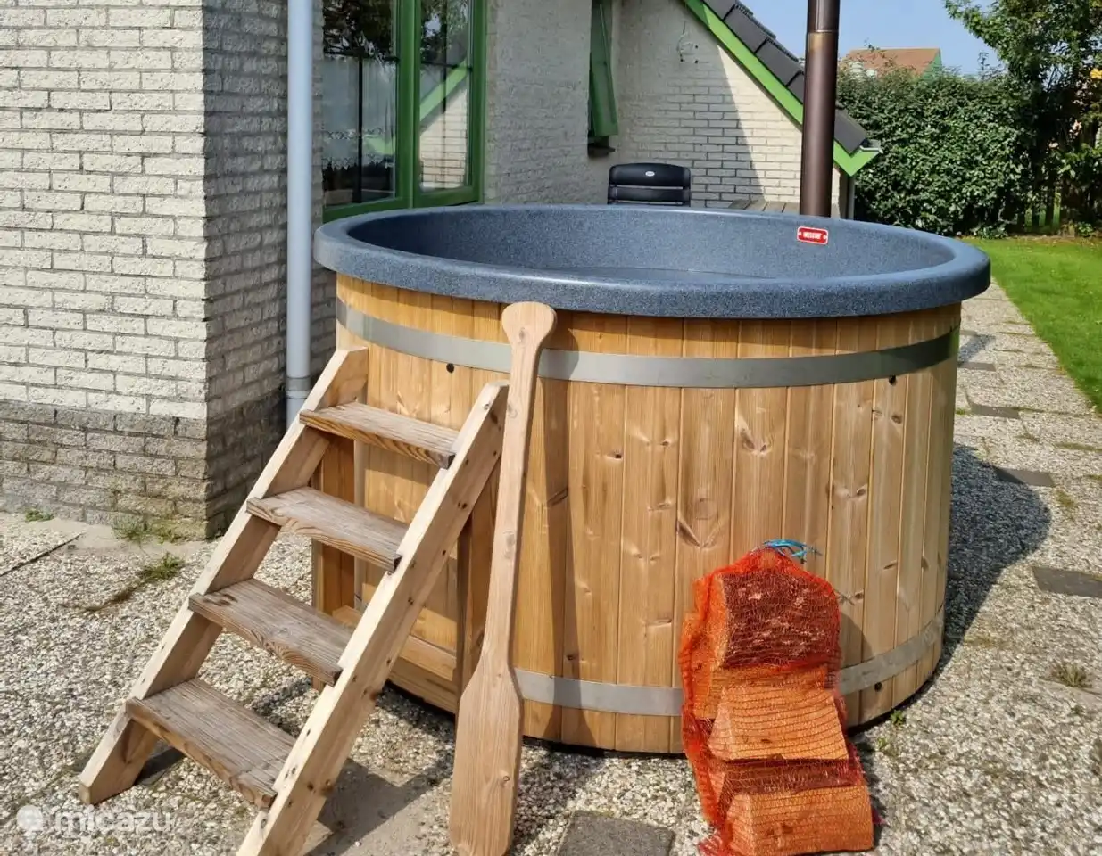 Sind Sie bereit für etwas Entspannung? Sie können jetzt einen Whirlpool bei Ihnen zu Hause mieten.
Unsere Häuser mit privatem Whirlpool sind der perfekte Ort zum Entspannen und Erholen.

Köstlich, oder?! Steigen Sie nach einem langen Strandspaziergang in einen beheizten Whirlpool und entspannen Sie sich vollkommen.