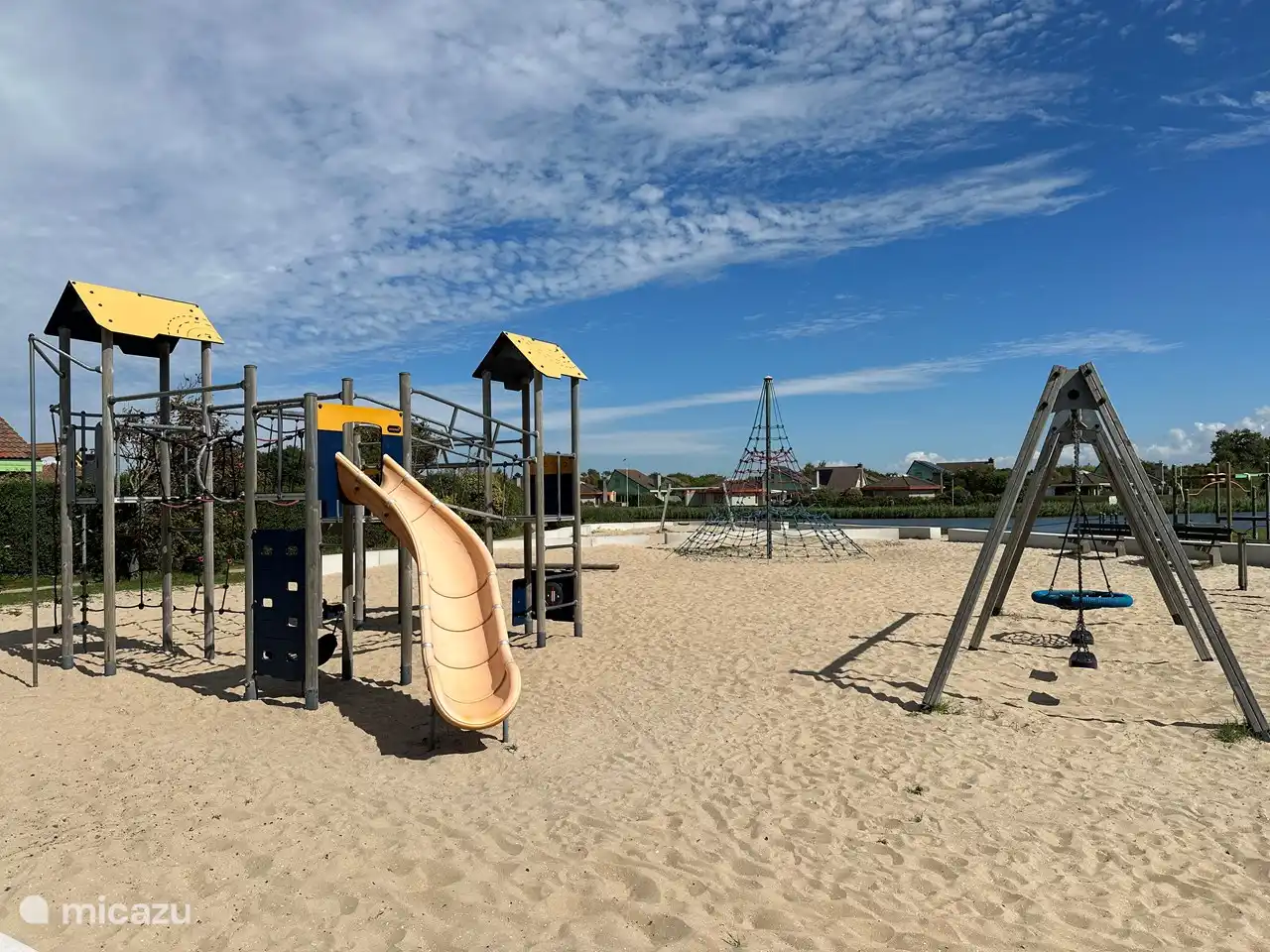 Der große Wasser-/Spielplatz im Park