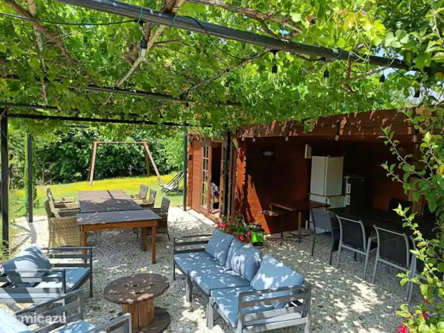 Aplicación Casa dei Sogni d'Oro. San Pedro en Italia, Marche, Arcevia - apartamento Zona de estar a la sombra junto a la piscina