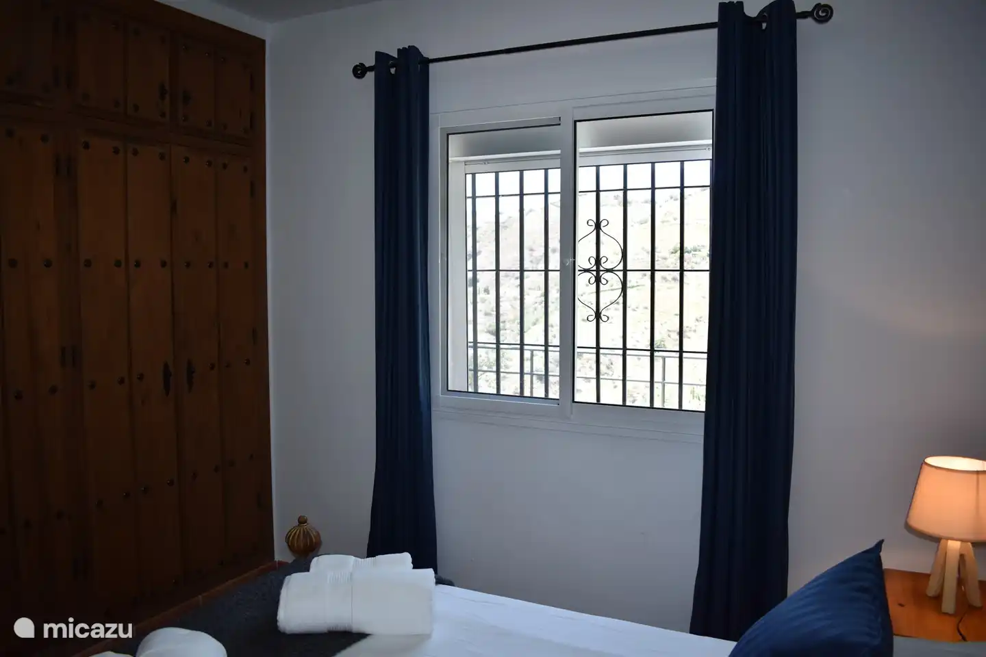 dormitorio 2 con armarios empotrados