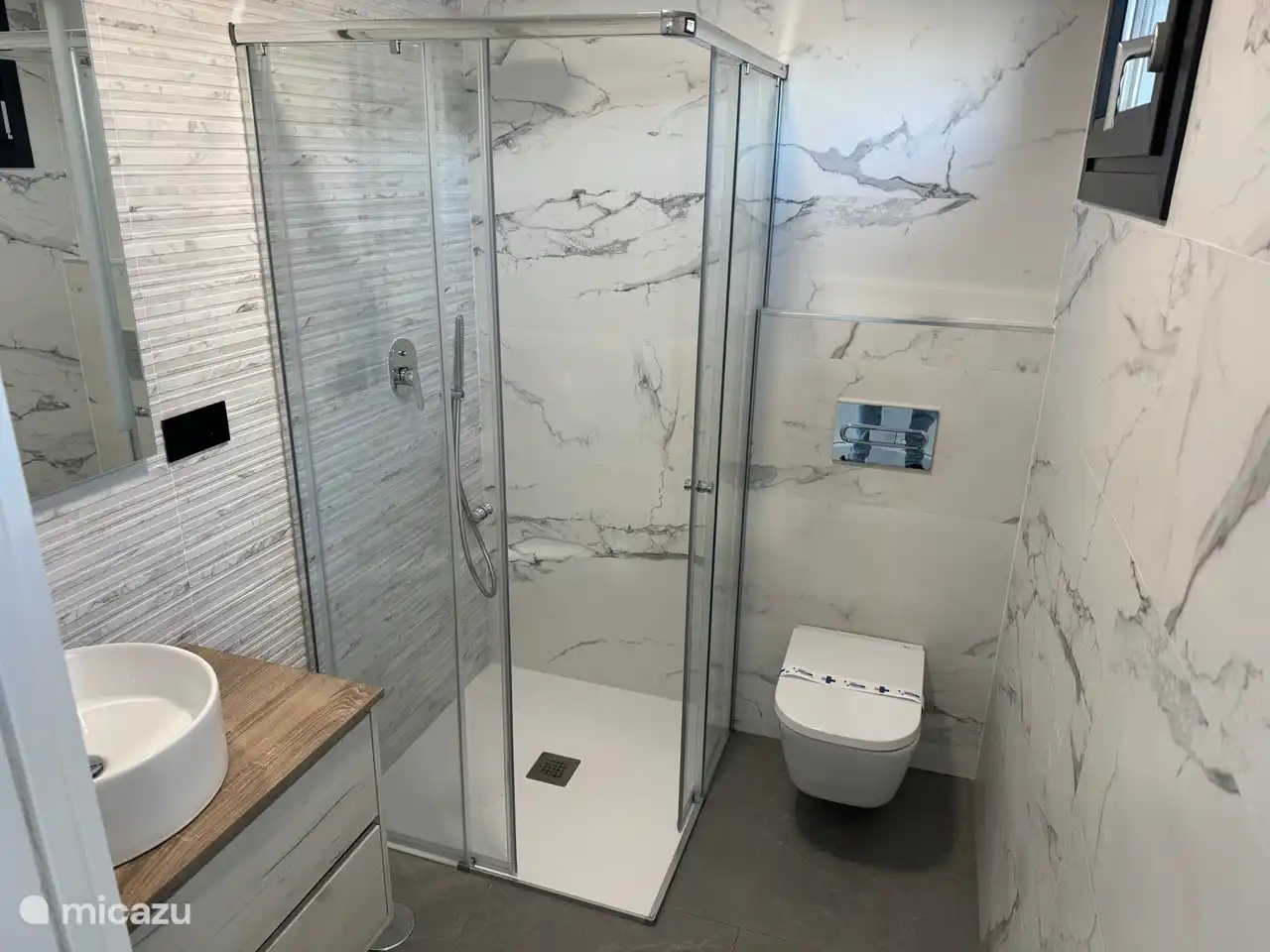 baño en suite en la planta baja