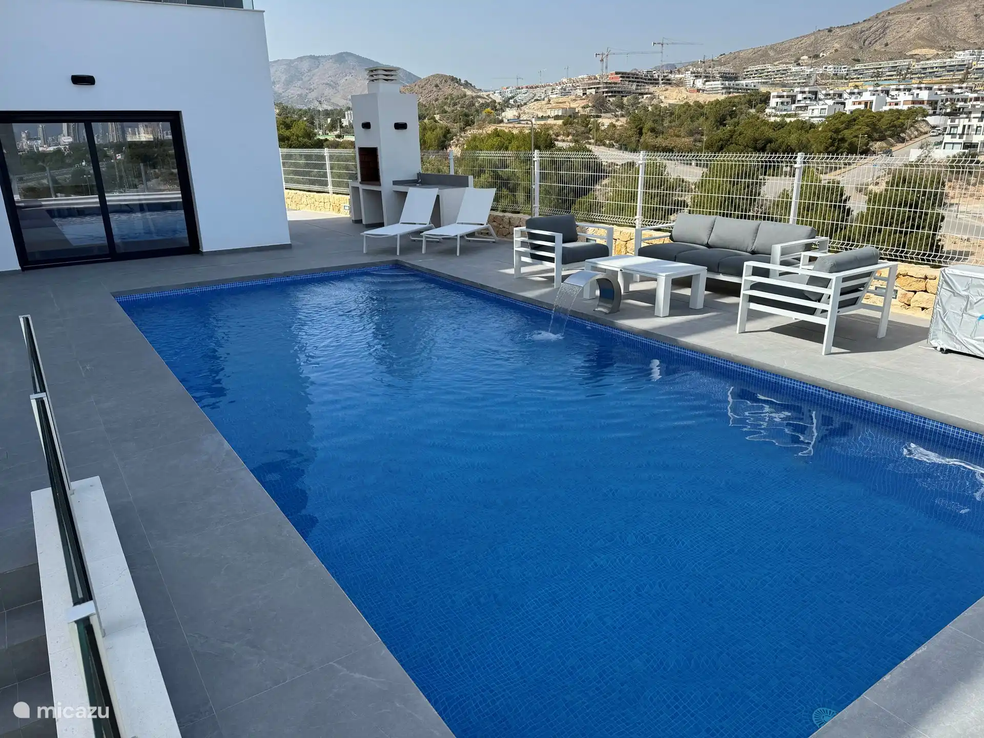 piscina climatizada bajo petición