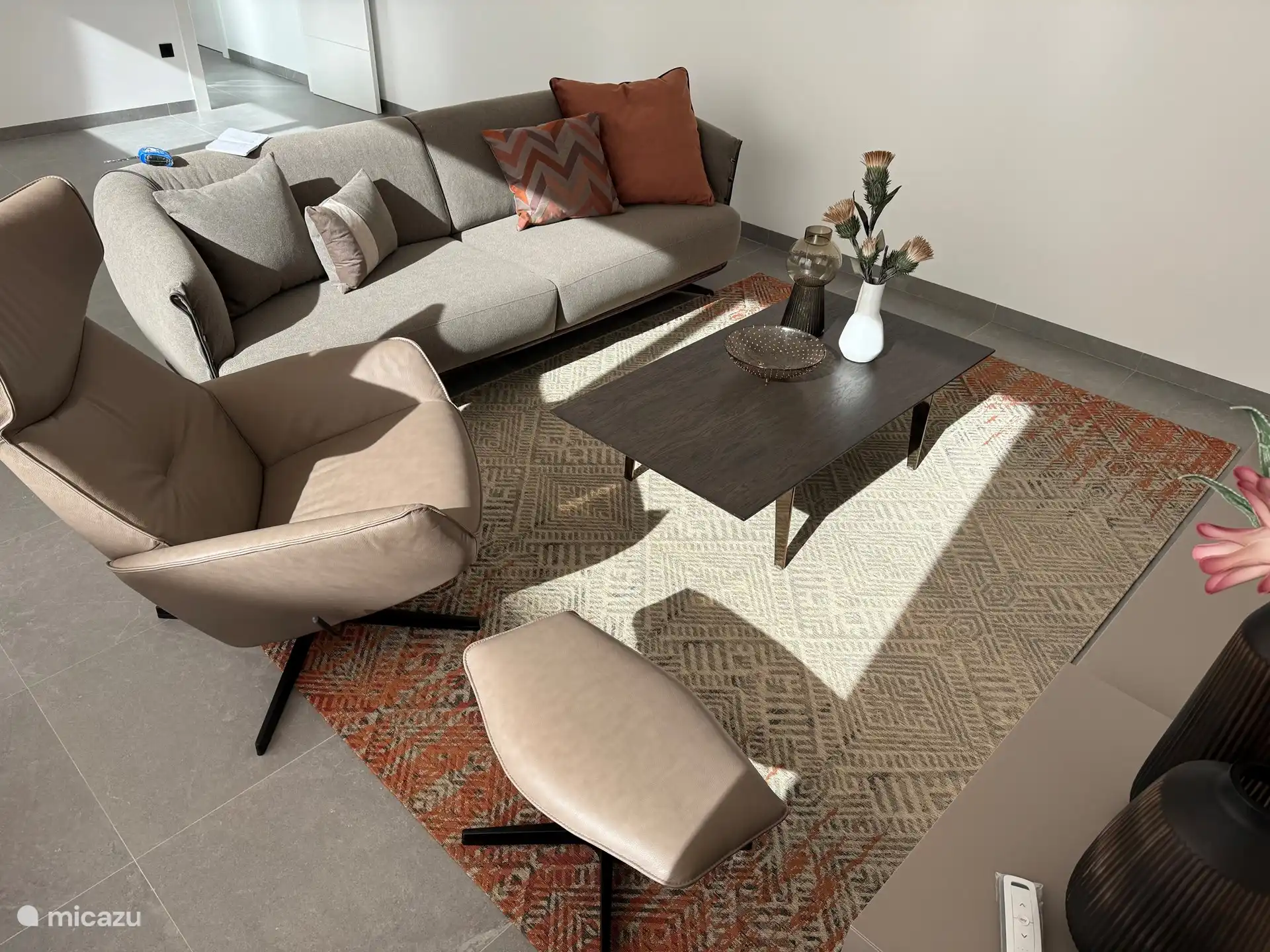 sala de estar en el sótano