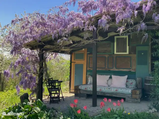 Casavabene Appartement Cinghiale huren in Italië, Piëmont, Murazzano - appartement Loungehoek om lekker in de schaduw te relaxen of een boek te lezen