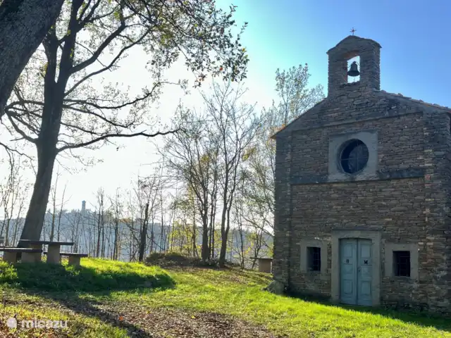 Casavabene Appartement Cinghiale huren in Italië, Piëmont, Murazzano - appartement Verlaten kerkje langs wandelroute vanuit Casavabene