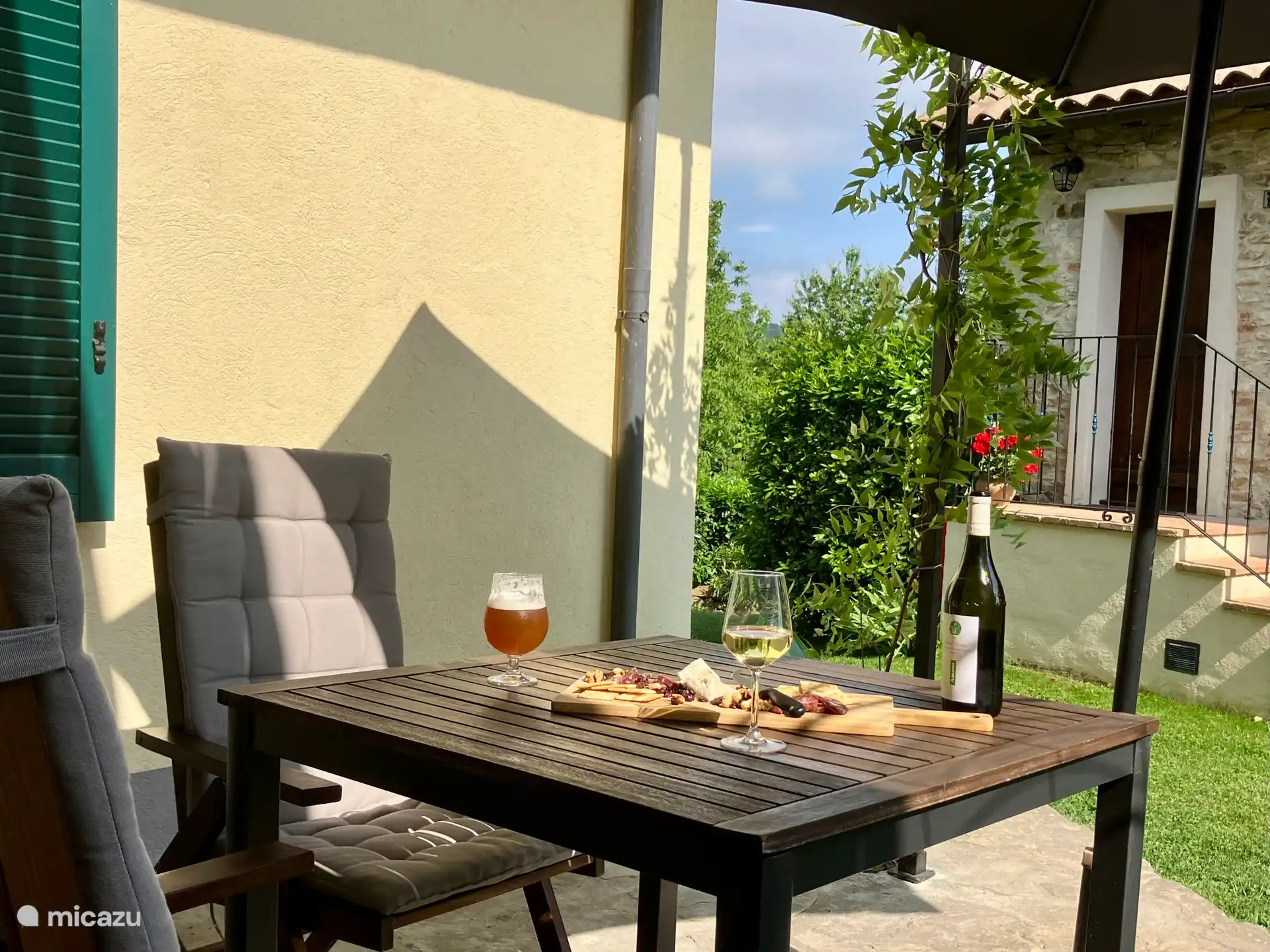 La agradable terraza resguardada del estudio Tasso es el lugar perfecto para un aperitivo.