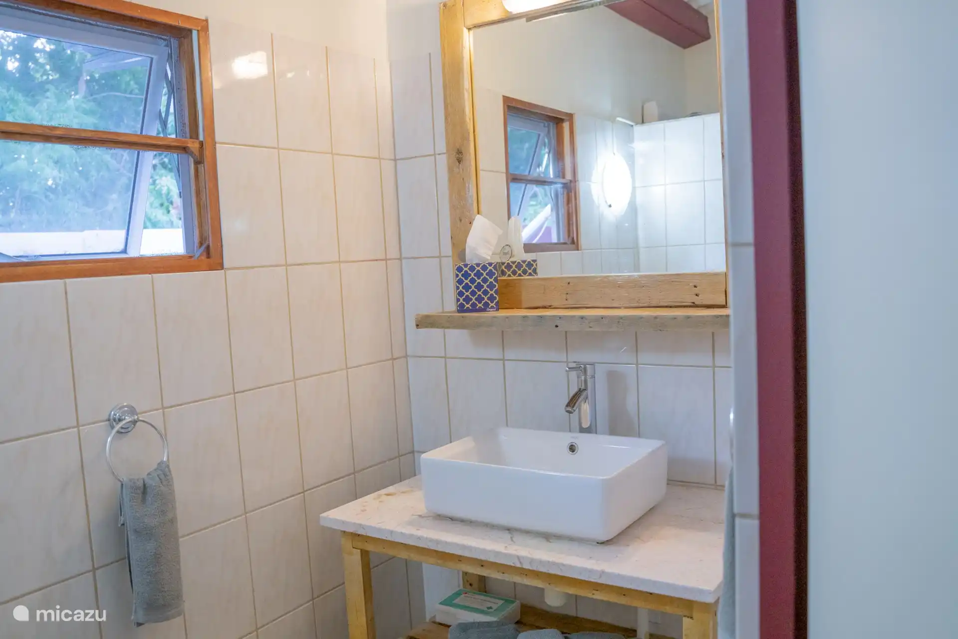 Stylish bathroom with modern finishes.