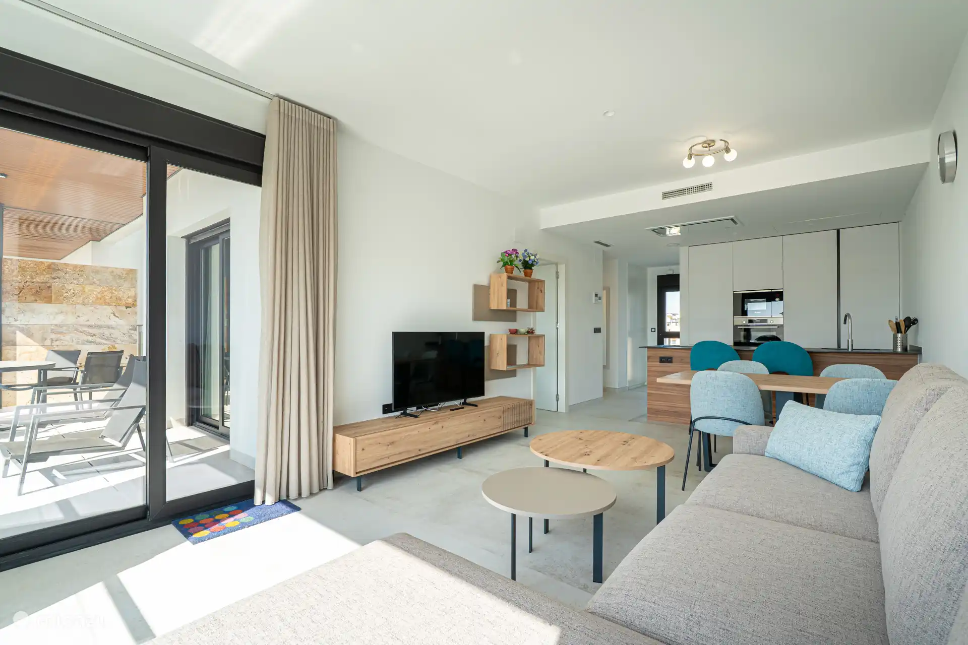 Salon spacieux et lumineux