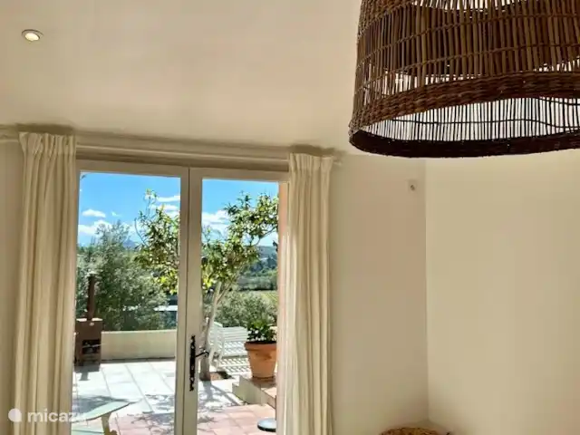 Maison Puur Cotignac huren in Frankrijk, Var, Cotignac - villa Master bedroom met directe toegang tot terras.