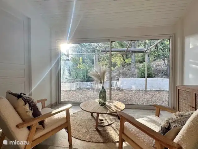Maison Puur Cotignac huren in Frankrijk, Var, Cotignac - villa 2 persoonsslaapkamer met zijdelingse toegang tot terras en leesruimte.