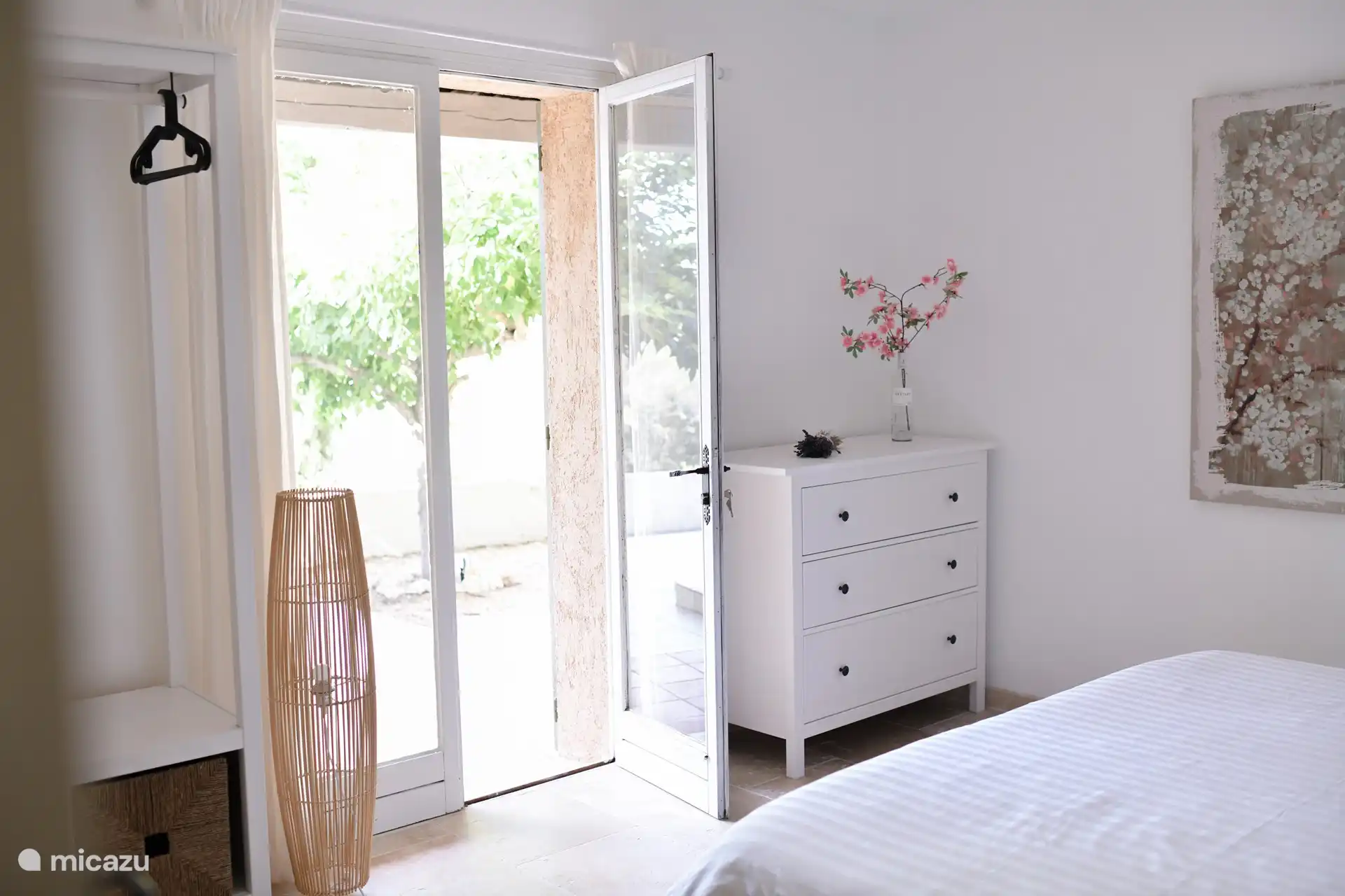 Dormitorio 2 con acceso directo a la terraza.