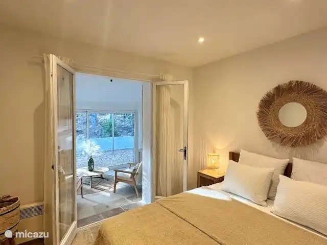 Maison Puur Cotignac huren in Frankrijk, Var, Cotignac - villa 2 persoonsslaapkamer met zijdelingse toegang tot terras en leesruimte.
