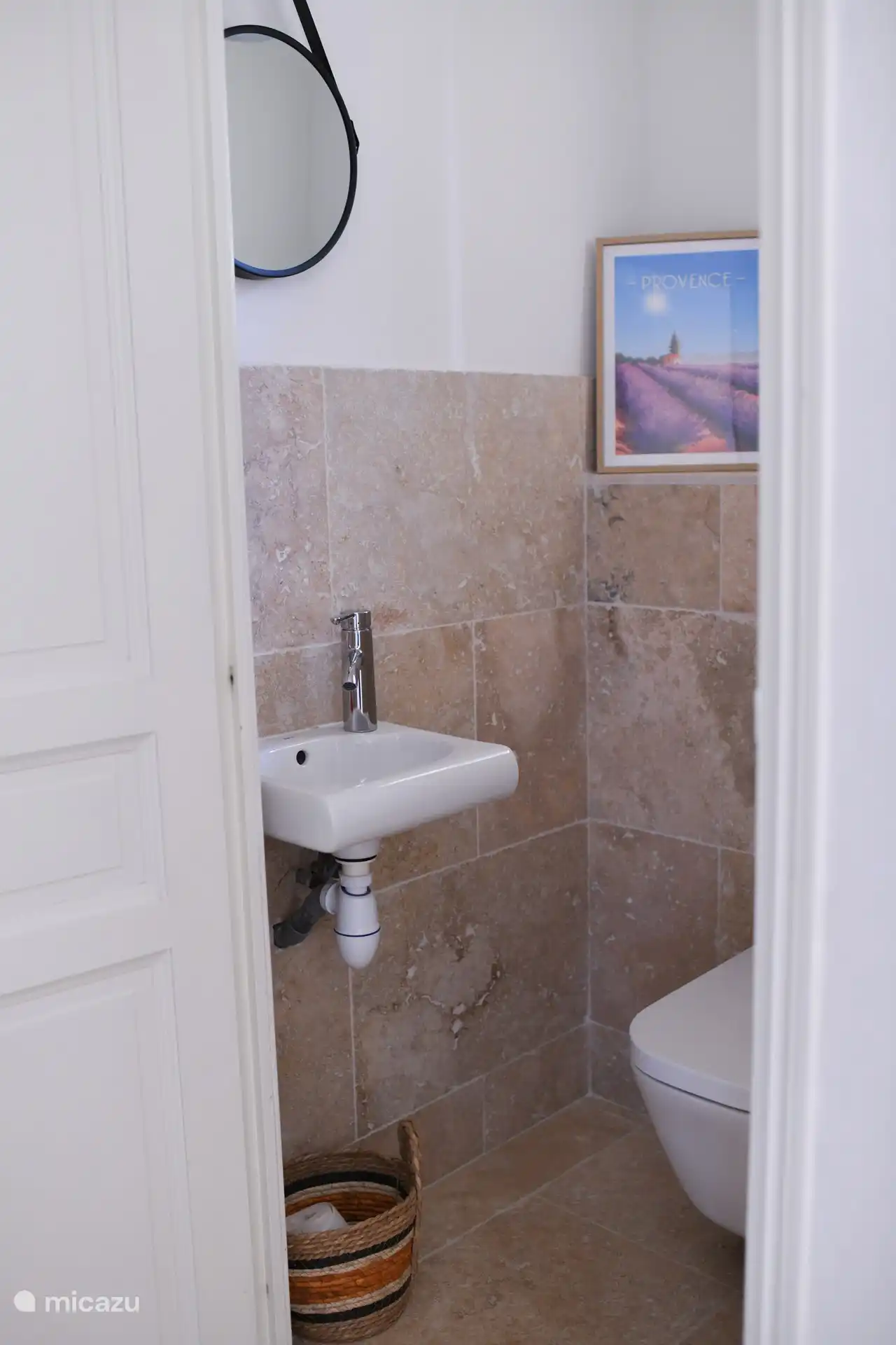 WC en el vestíbulo.