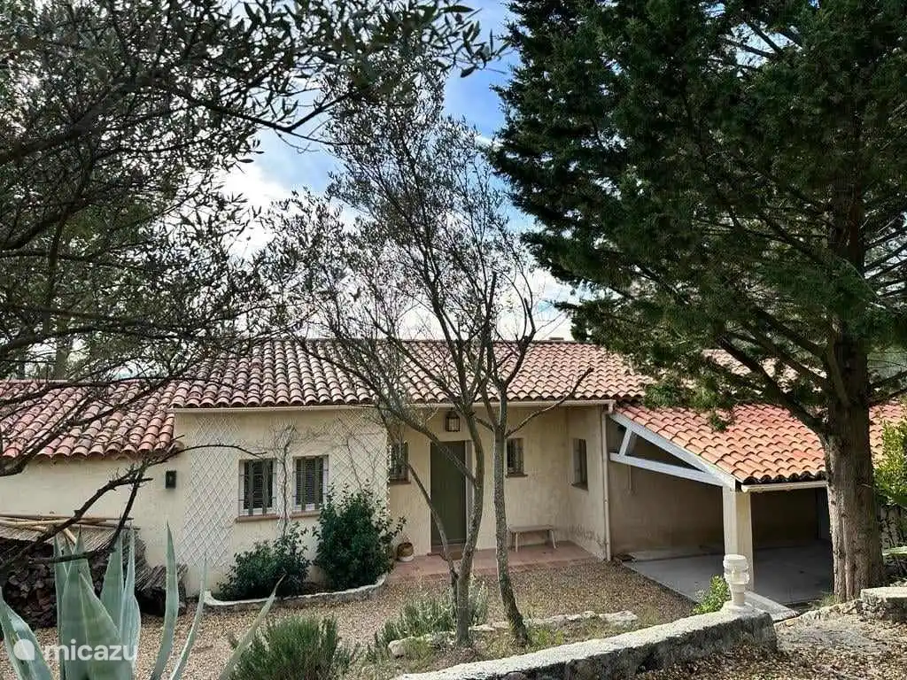 El frente de la casa.