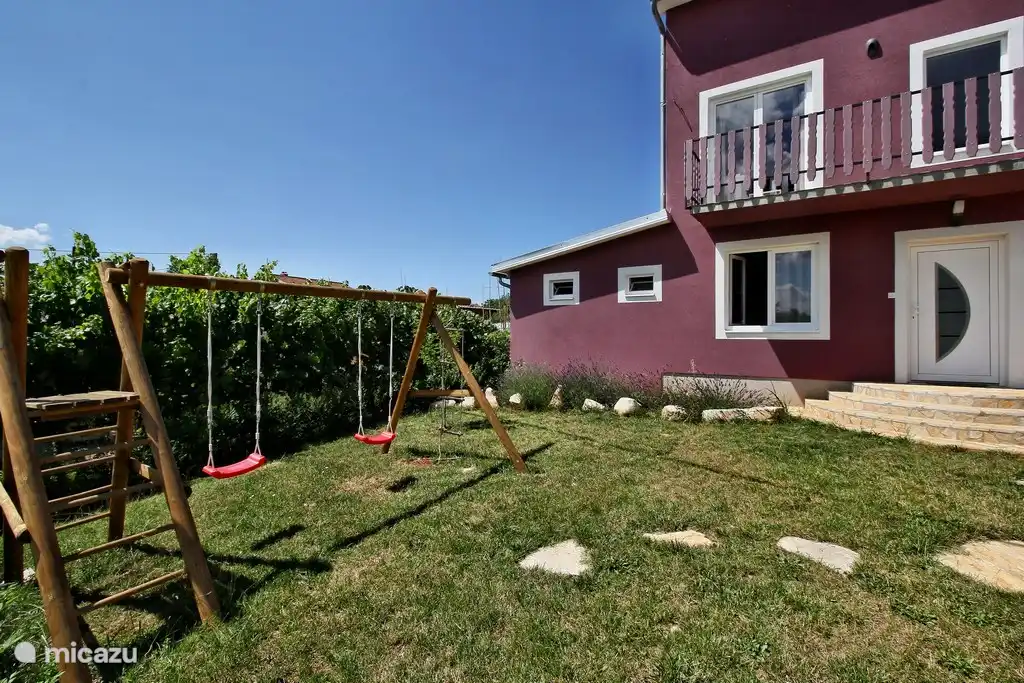 jard&#237;n frente a la casa
