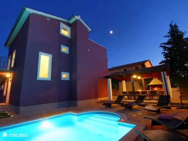 Location de Vacances Croatie, Istrie, Porec, villa - Vila Nina piscine de nuit