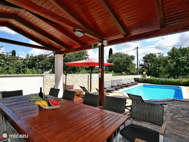 Location de Vacances Croatie, Istrie, Porec, villa - Vila Nina terrasse près de la piscine