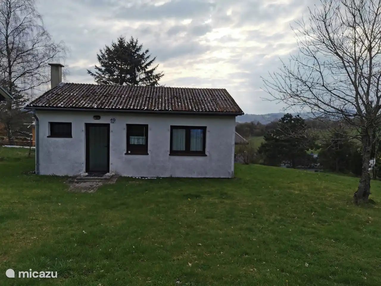 Haus Natur - Vorderseite mit Fernblick