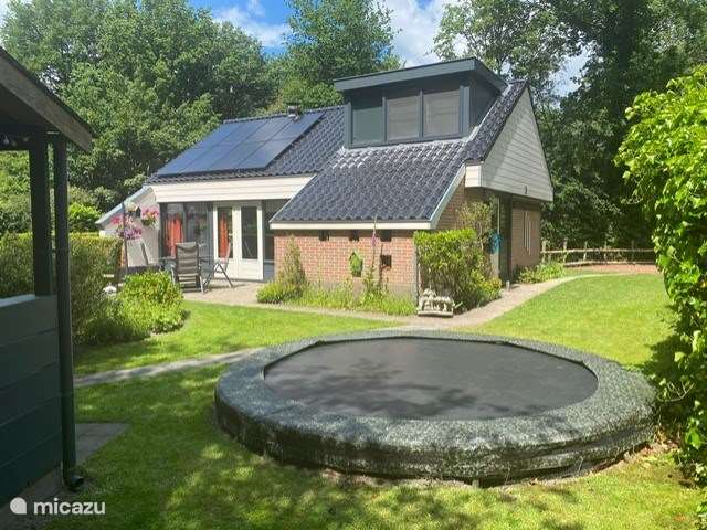 Holiday home in Netherlands, Friesland – holiday house Boshuis Daaldersplakje
