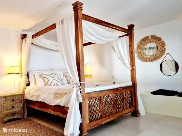 Location de Vacances Espagne, Costa Blanca, Dénia, maison de vacances - Maison Zensa Lit à baldaquin romantique