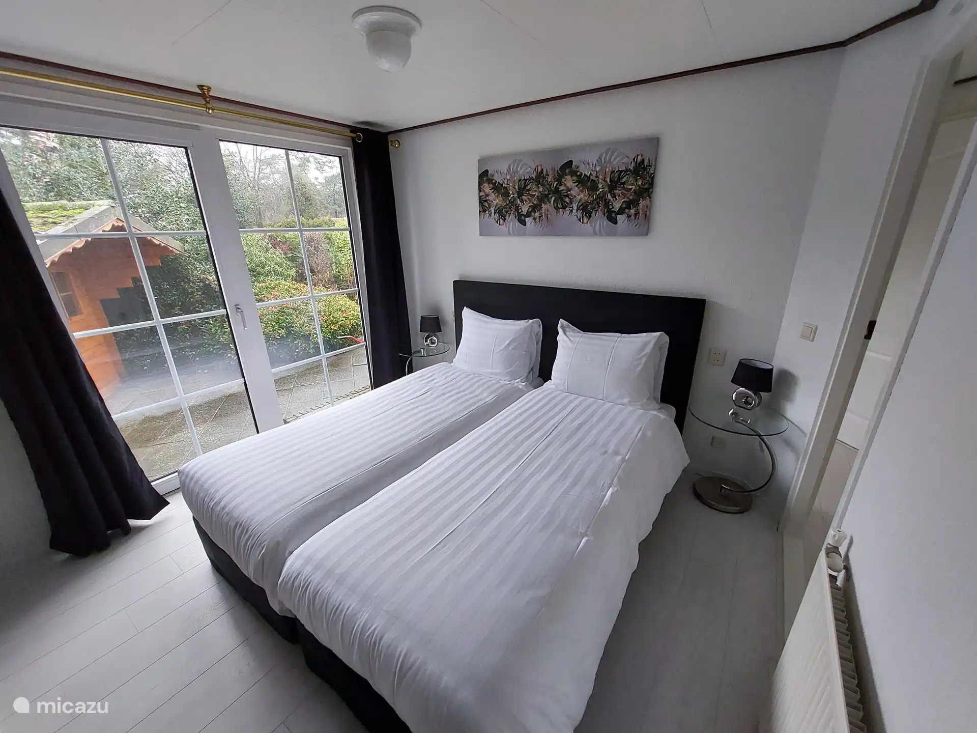 Chambre avec 2 sommiers simples