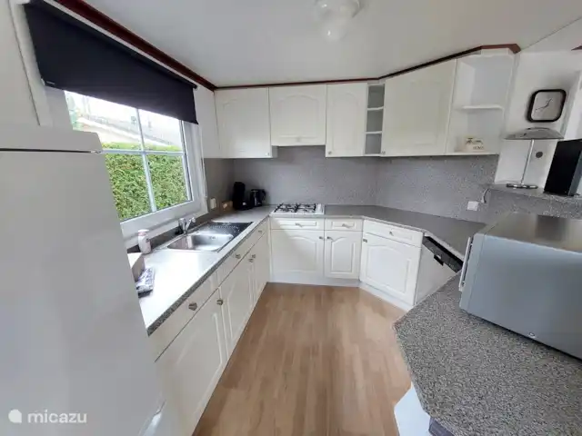 Comfort chalet nr.19 huren in Nederland, Gelderland, Putten - vakantiehuis Ruime keuken met combi magnetron, vaatwasser, koelkast, vriesvak, senseo en waterkoker.