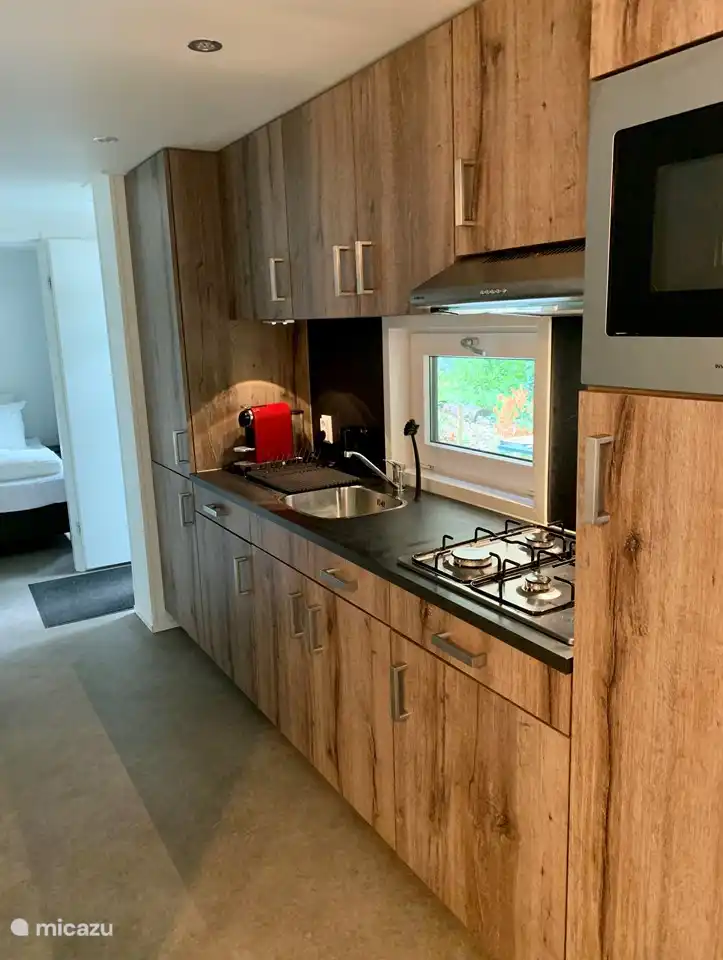 Gut ausgestattete Küche