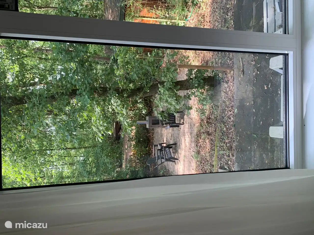 Aussicht vom Wohnzimmer zur Feuerstelle