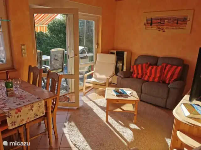 Maison Soleil | Allemagne, Eifel, Daun - maison de vacances Haus Sonne - salon et salle à manger