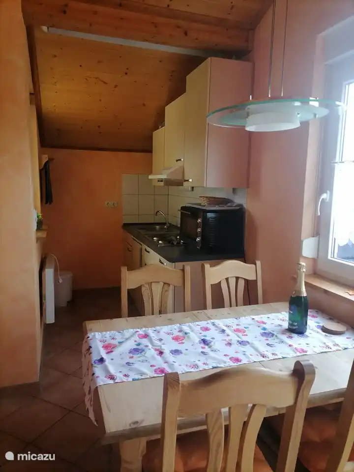 Haus Sonne - Essbereich mit Küche im Hintergrund