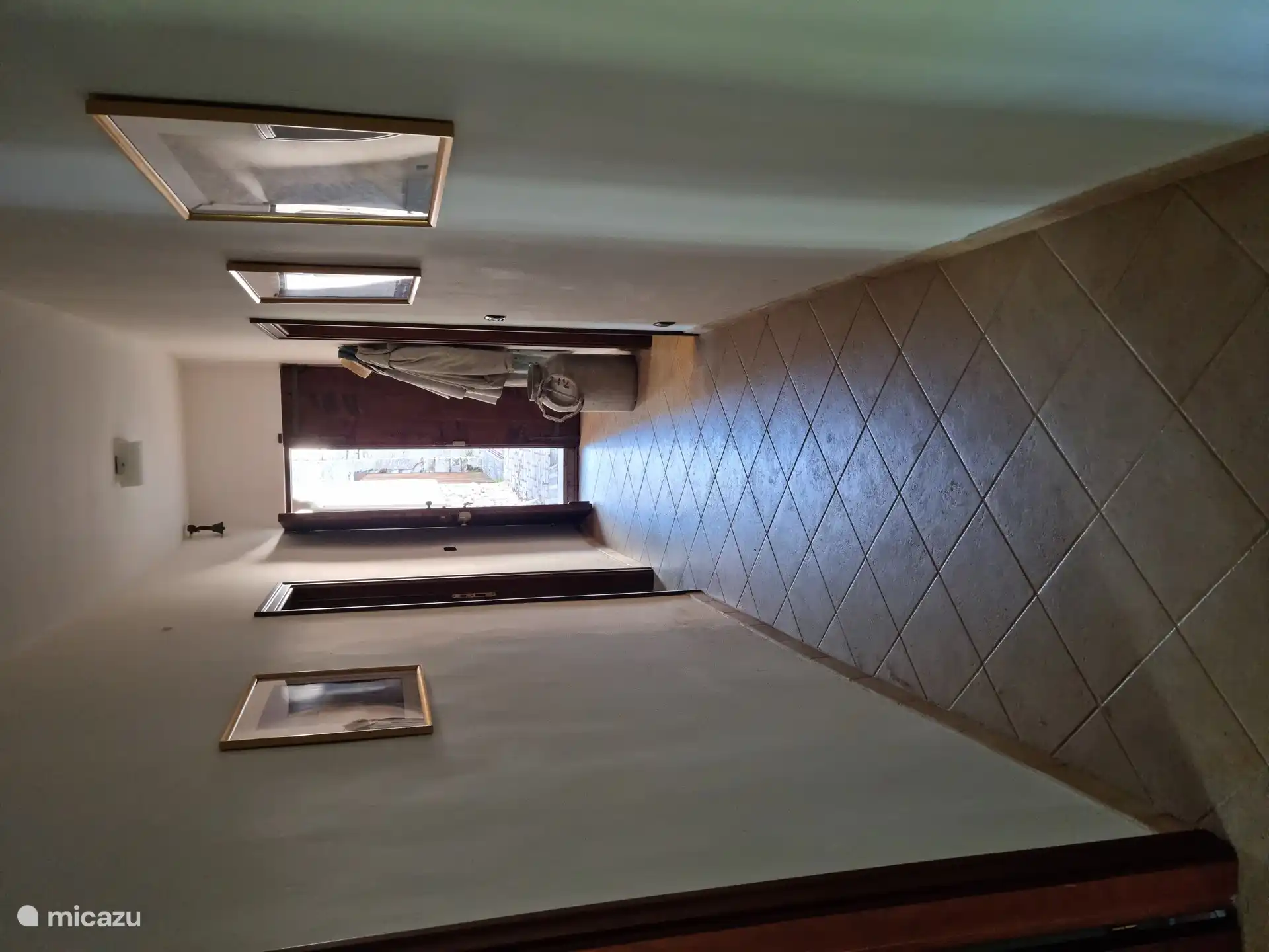 Zentrale Halle mit Eingang