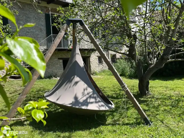 canónica en Italia, Piamonte, Monesiglio - apartamento Hamaca para un momento de descanso durante el calor del día.