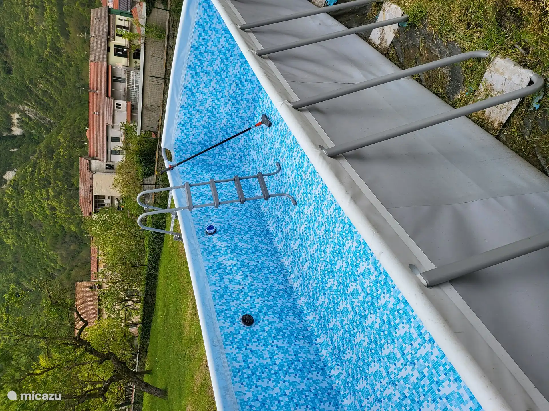 Ein Schwimmbad für sehr heiße Tage.