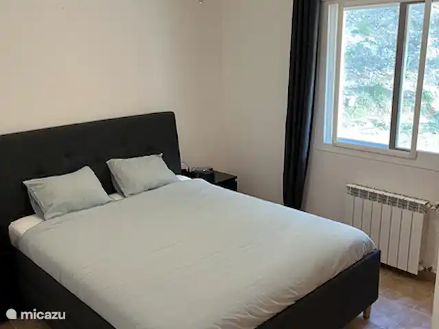 Location de Vacances Espagne, Costa de Valencia, Barx, villa - Casa Luna Chambre au rez-de-chaussée à l'arrière de la maison.
Avec placards et ventilateur de plafond.