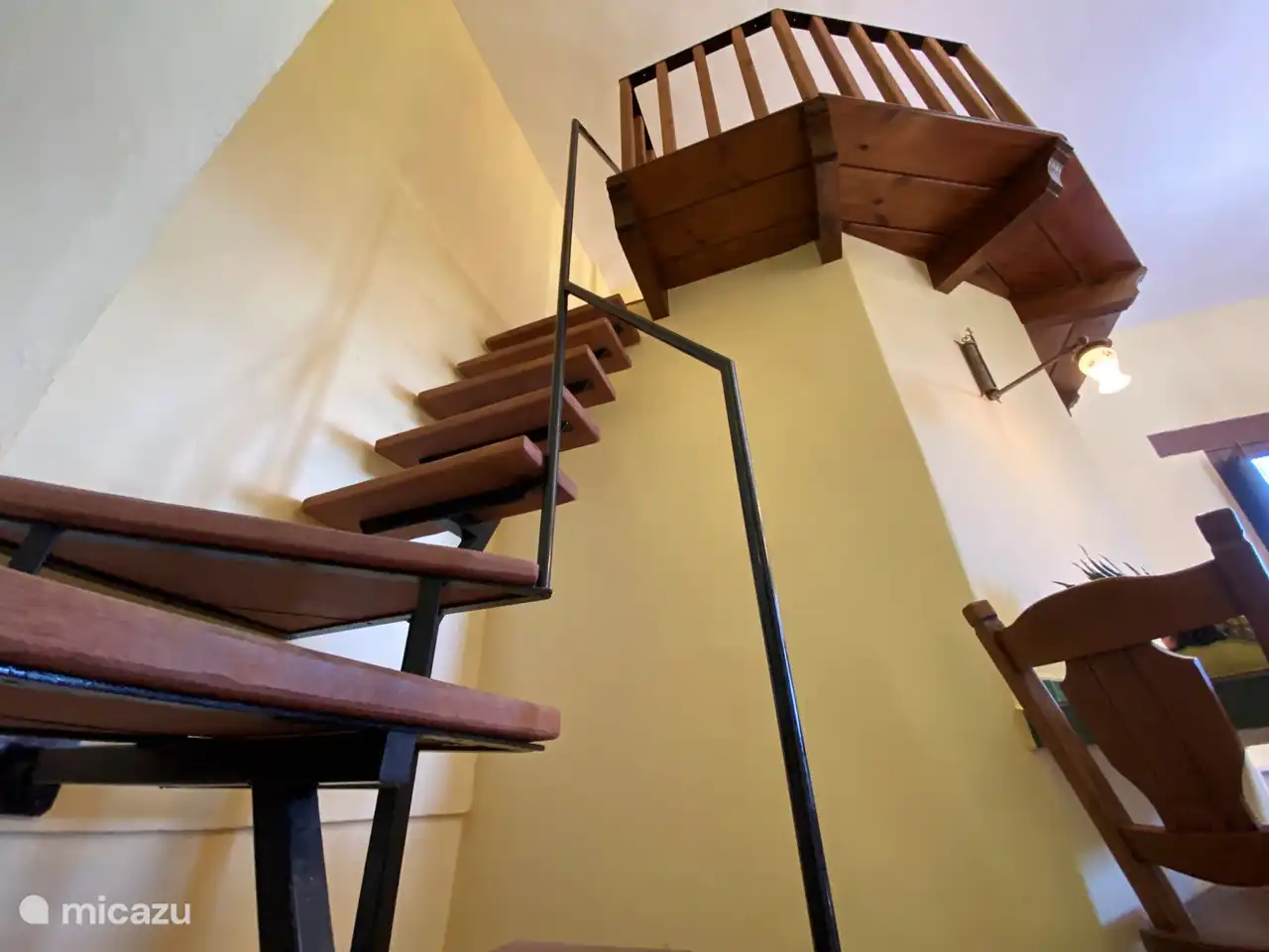 Loft para dormir apto sólo para niños de 6 a 12 años.