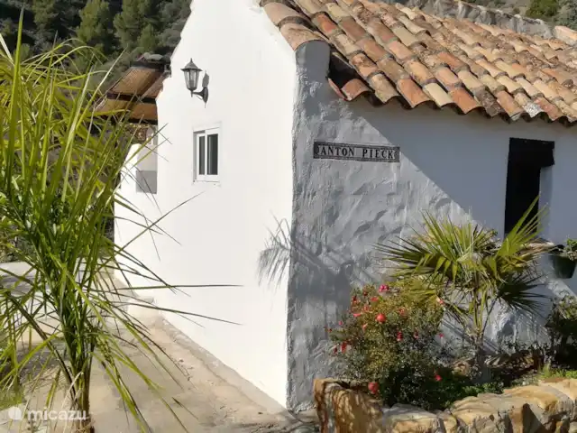 tiny house huren in Spanje, Andalusië, Tolox – Huisje 12 m2 buitenkeuken en terras Overzicht