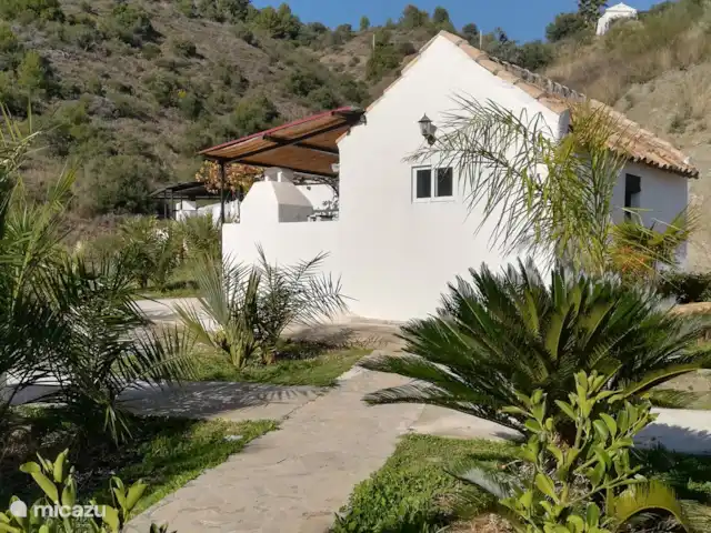 tiny house huren in Spanje, Andalusië, Tolox – Huisje 12 m2 buitenkeuken en terras Overzicht