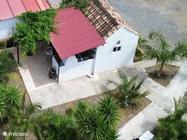 tiny house huren in Spanje, Andalusië, Tolox – Huisje 12 m2 buitenkeuken en terras Aanzicht vanuit de lucht