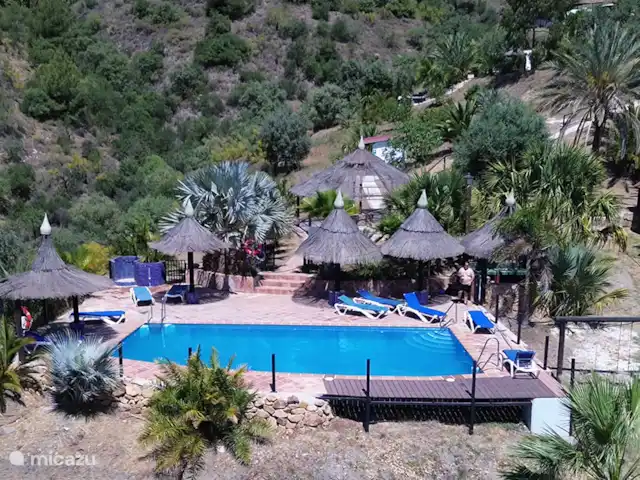 tiny house huren in Spanje, Andalusië, Tolox – Huisje 12 m2 buitenkeuken en terras Zwembad met uitzicht